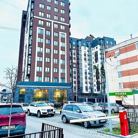 Comfortable Apartments With A Coffee Machine In The City Centre, Zlata Plaza Ровно Экстерьер фото