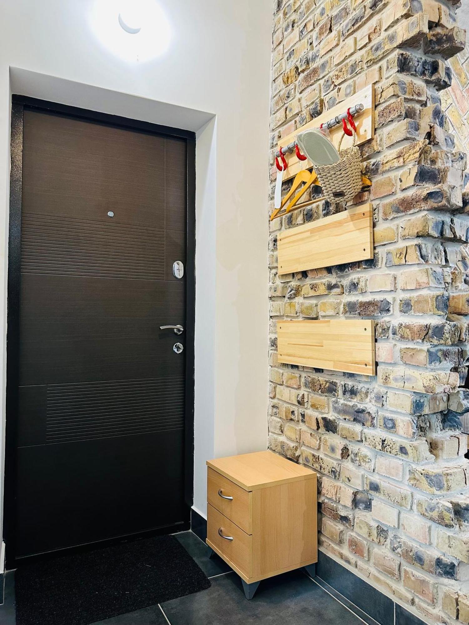 Comfortable With A Coffee Machine In The Centre, Zlata Plaza Apartment